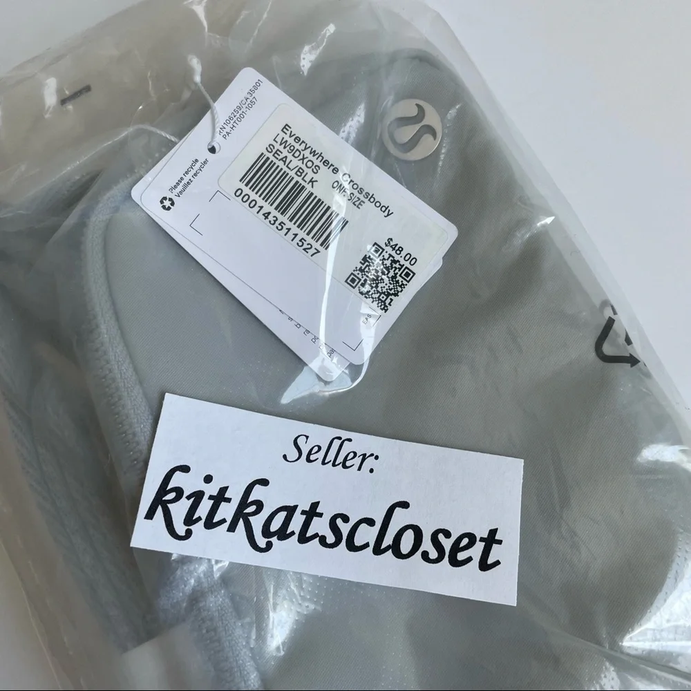 🆕 seal grey/black - NWT lululemon everywhere crossbody bag .7L - Picture 2 of 5